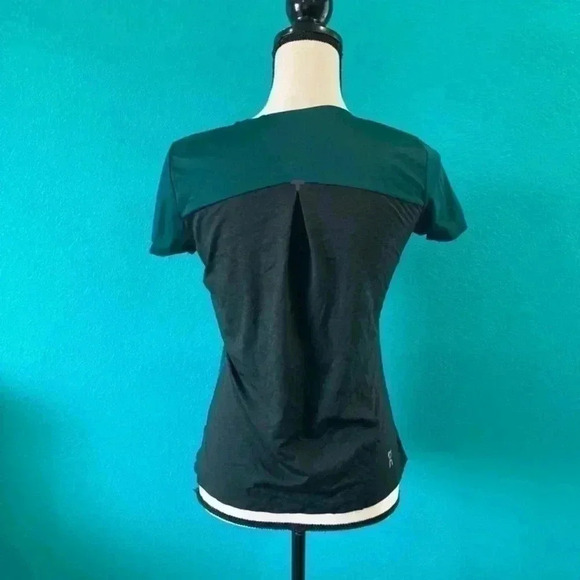 ON running women’s performance T running shirt in size xs - Picture 3 of 4